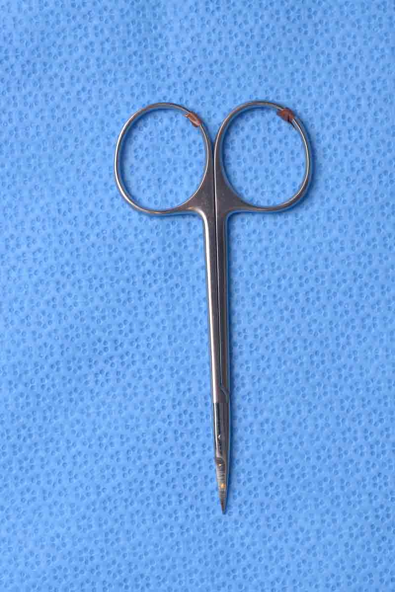 These multi-utility scissors have a variety of oculoplastic uses including trimming skin and fashioning lateral tarsal strips. These are also sometimes referred to as 3397s.